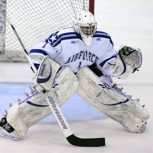 When Should A Hockey Coach Pull the Goalie